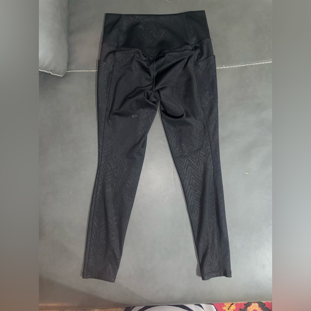 Athleta Salutation Stash Pocket II 7/8 Tight – Black Chevron – Size M - Picture 3 of 4